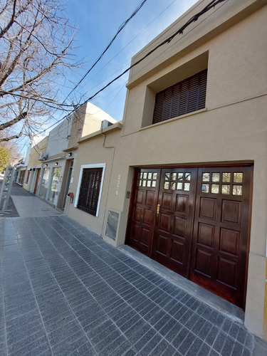 Hermosa Casa De 3 Habitaciones En Pleno Centro De La Ciudad
