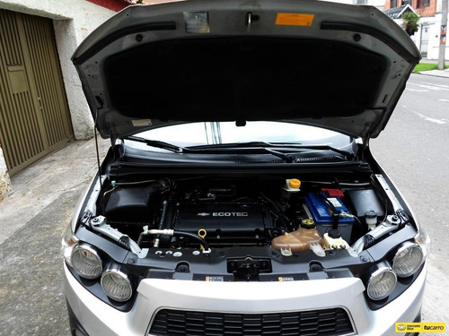 Imagen 10 de 25 de Chevrolet Sonic 1.6 Lt Sedán