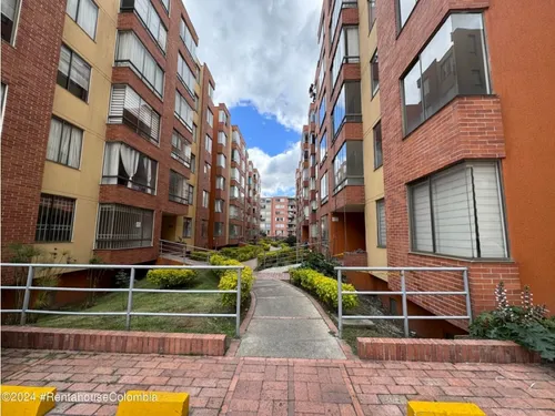 Apartamento En Modelia Occidental Rah Co: 25-142