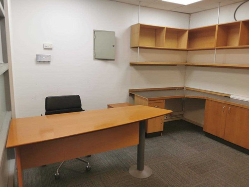 Jardín Del Este. Oficina Cuatro Privados. Se Arrienda