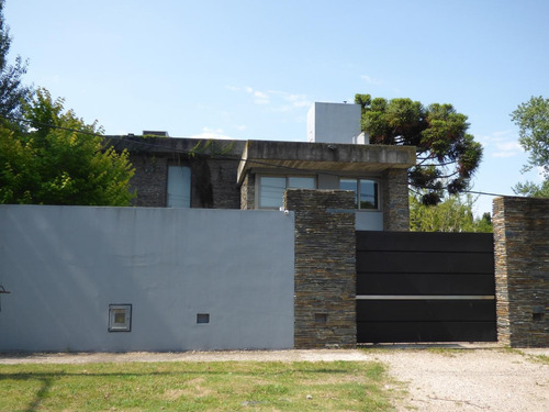 Casa En Venta City Bell Calle 24 E/ 476 Y 477 - Dacal Bienes Raices