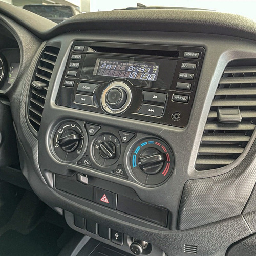 Imagen 8 de 12 de Mitsubishi L200
