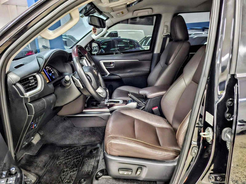 Toyota Hilux SW4 2.8 SRX 4X4 7 LUGARES 16V TURBO INTERCOOLER DIESEL 4P AUTOMÁTICO
