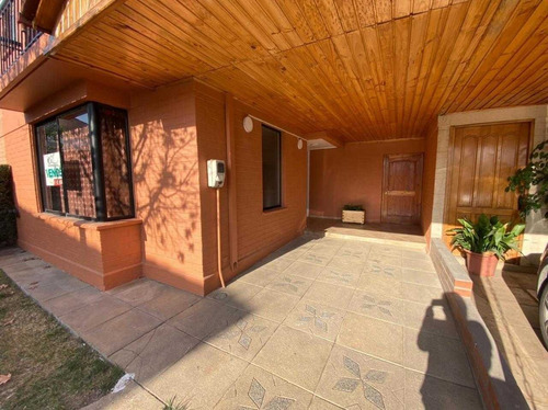 Casa De 2 Pisos Con 3d,3b,150 M2 Totales En Ciudad