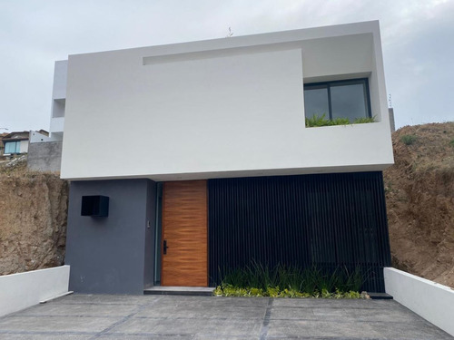 Casa En Venta En Altozano Morelia