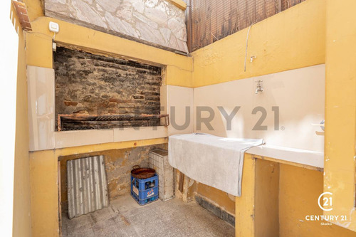 Venta Casa 3 Plantas 5 Dormitorio Cochera Quincho Terraza Jacuzzi. Abasto, Rosario