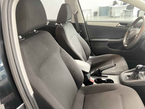 Volkswagen Jetta 2016 4p Trendline L5/2.5 Aut