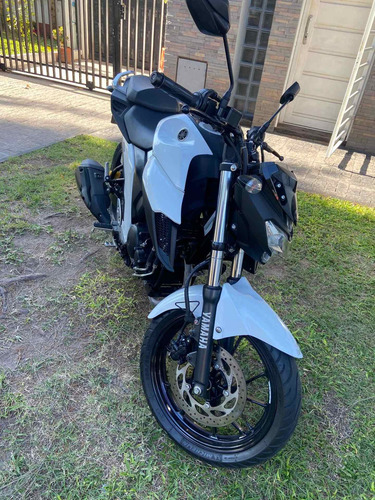 Imagen 2 de 11 de Yamaha Fz25