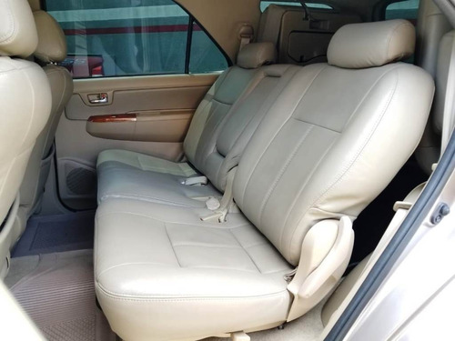 Imagen 8 de 11 de Toyota Fortuner Sr 2011 V6 4x4 Automático
