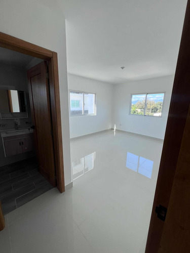 Venta De Apartamento En La Avenida Hispanoamericana