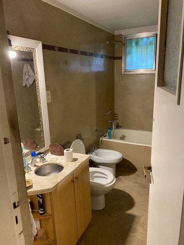 En Venta En Ciudad Jardin En Espectacular Ubicacion Cercana A La Plaza Del Avion Chalet De 6 Ambientes Sobre Lote De 650m2 F: 9507