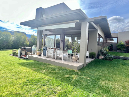 Ojo ¡¡¡bajó De Precio!!! Casa Mediterránea Con Quincho!