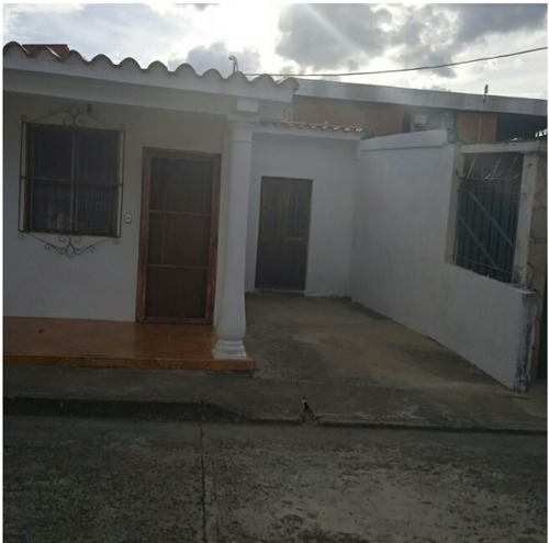 Imagen 1 de 10 de Vedo Casa En Urb Villa Caridad, Via Zuata