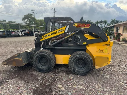 Minicargador New Holland L323 Año 2021