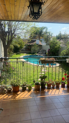 Casa En Venta En Olivos Jardín Pileta Quincho