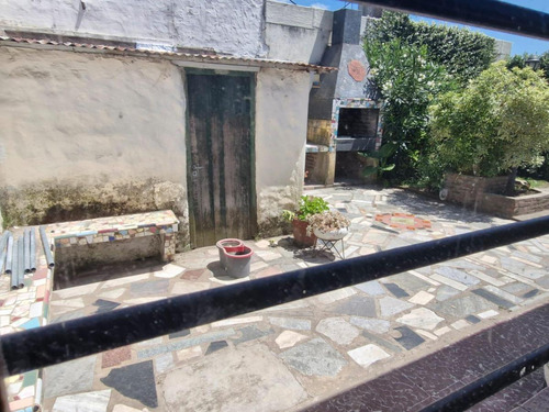 Casa En Venta - 2 Dormitorios 1 Baño - Cochera - 213mts2 - Mar Del Plata