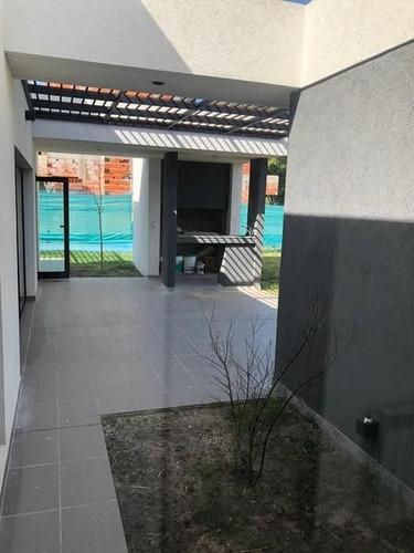 Imagen 13 de 30 de Magnifica Casa En Venta De 4 Ambientes En Barrio Santa Inés - Canning