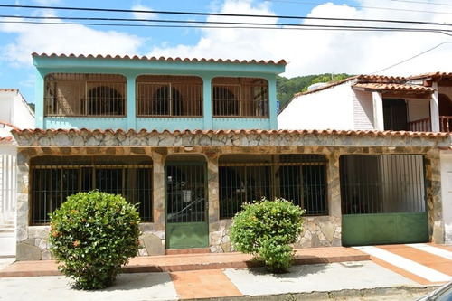 V.larez Vende Casa En El Pinar  La Campiña, Naguanagua 