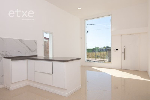Casa En Venta De 2 Dormitorios En Barros Blancos