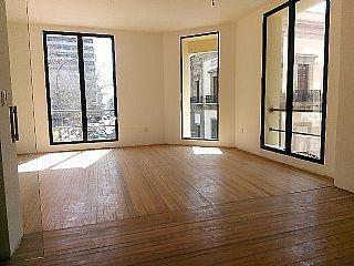 Imagen 3 de 10 de Gran Loft Esquina Frente A La Plaza Matriz !!