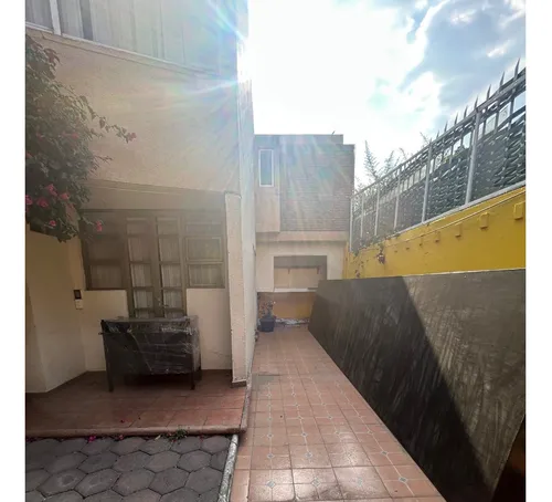 Excelente Casa En Alcaldía Tlalpan Con Uso De Suelo Comercial En Planta Baja Y Dos Locales (c)