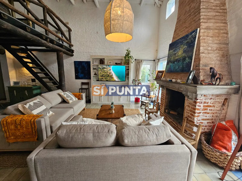 Casa De 3 Dormitorios En Alquiler - La Barra