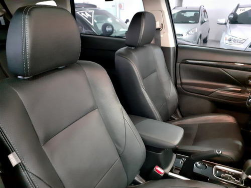 Outlander 2.0 Confort 4p Automático