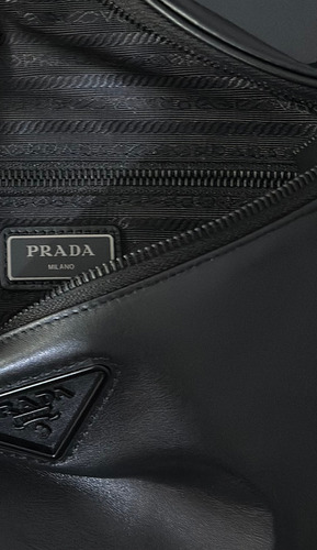 Prada Cangurera Negro Lisa