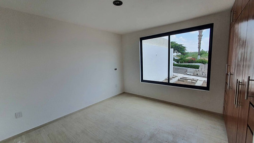 Estrena Casa En Real De Juriquilla, Enorme Jardín, 3 Recamaras, 3.5 Baños, Lujo