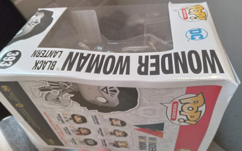 Funko Wonder Woman Black Lantern Glow Amazon Caja Dañada (Usado)