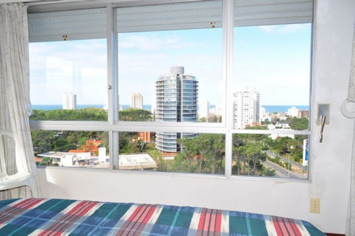 Venta De Apartamento De 2 Dormitorios En Roosevelt
