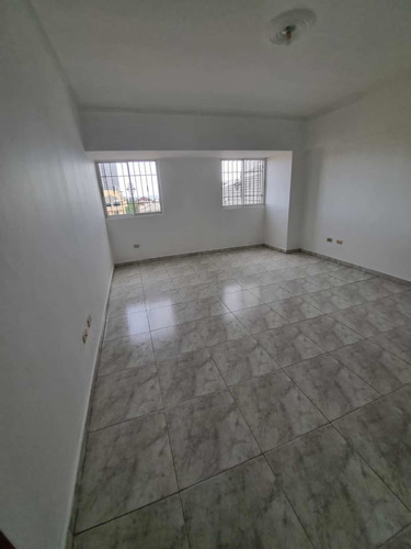 Imagen 2 de 15 de Alquilo Apartamento En Urbanización Real