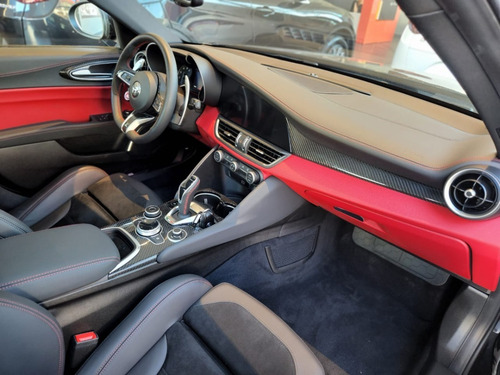 Imagen 6 de 8 de Alfa Romeo Giulia 2022 2.9 V6 510cv Quadrifoglio