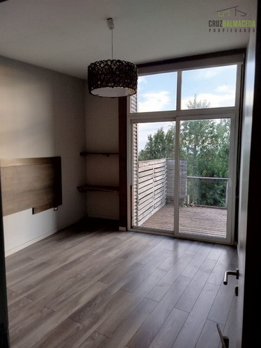 Casa Con Vista Al Mar, 2d Y 1b En Amplio Terreno De 2.500 M2