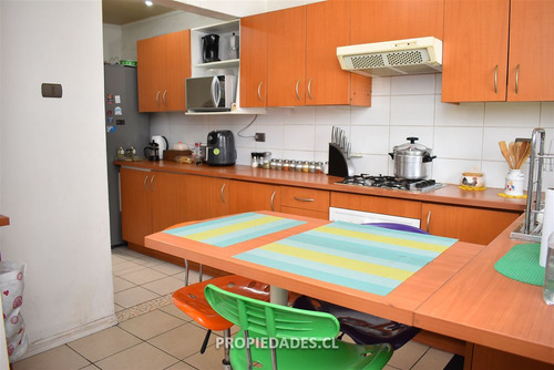 Casa En Venta De 4d/4b En Huechuraba