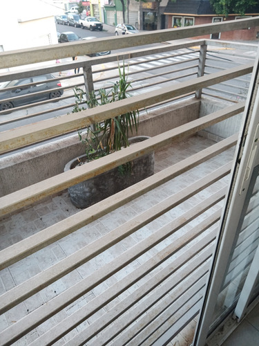 Ph 2 Amb Al Frente Con Balcon A La Calle 1 Piso X Escalera