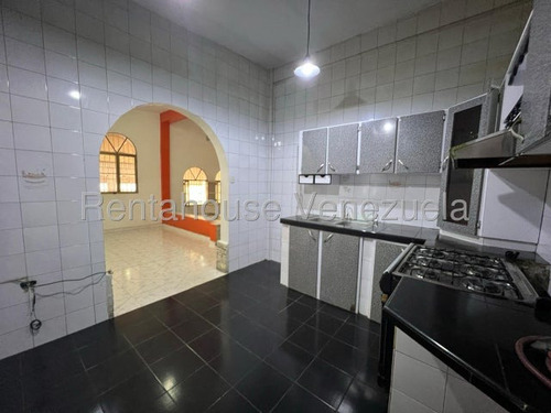Casa En Venta Urb. Piñonal #25-17208 Rm
