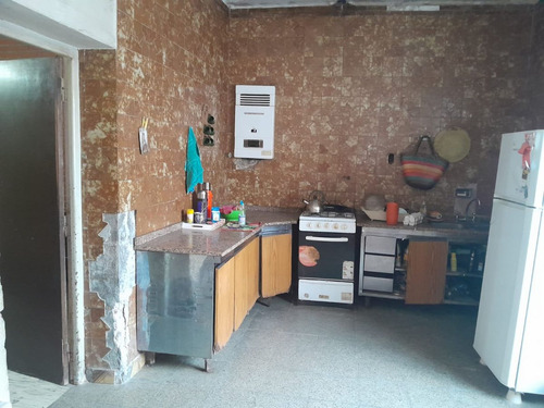 Venta De Casa A Refaccionar En Calle Andes.