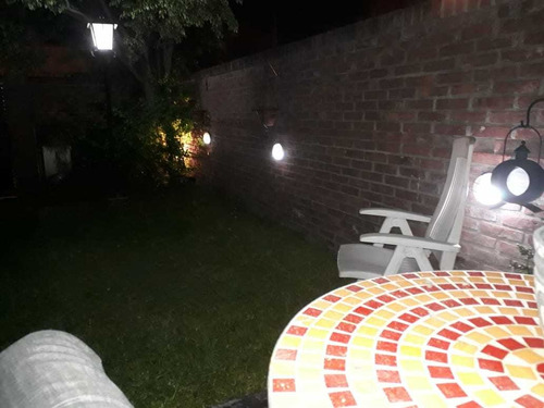 Imagen 12 de 18 de Impecable Casa 3 Amb En Venta Con Jardin Y Garage, V. Balles