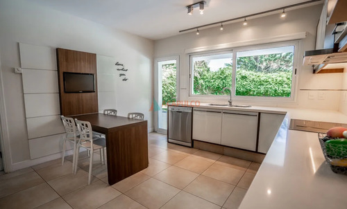 Mansa Lujosa Residencia En Barrio Privado
