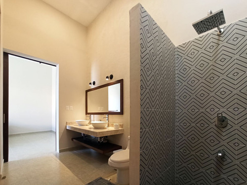 Venta De Casa De Un Piso, Remodelada En Baspul, 4 Recámaras