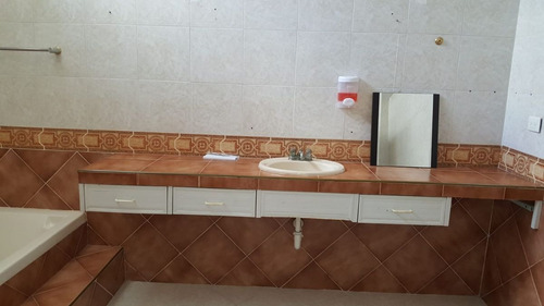 Imagen 4 de 5 de Consultorio Ubicado En Av. Cámara De Comercio