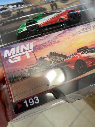 Mini Gt Lamborghini Huracan Evo Bologna Airport 2020 # 193 Color Rojo