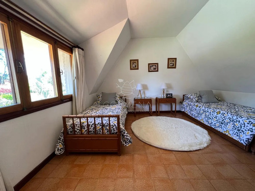 Vende Casa De 3 Dormitorios En Playa Brava, Punta Del Este