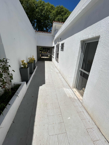 Casa En Venta A Pasos De La Rambla .