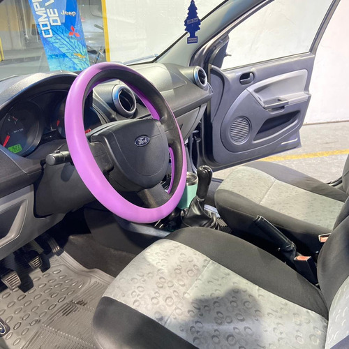 Imagen 8 de 12 de Ford Fiesta Max Sinc Año 2010