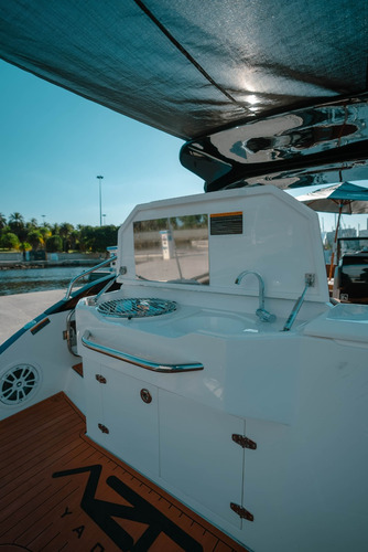 Lancha Azov Z260 14 Pessoas, Maior Cockpit, Com Banheiro!