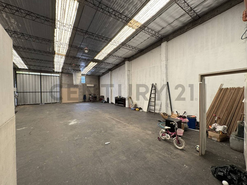 Galpon En Venta Con Local A La Calle + 2 Departamentos De 2 Ambientes En Castelar