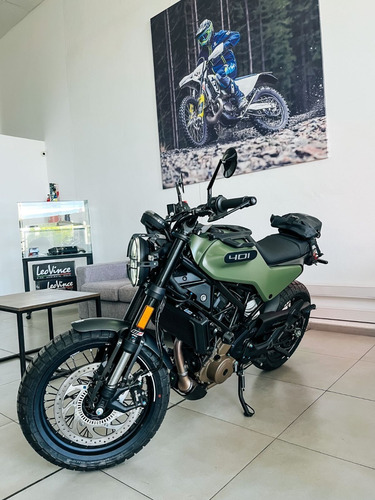 Imagen 9 de 20 de Husqvarna Svartpilen 401 Edicion Especial 2023 0km