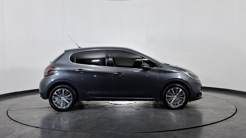 Peugeot 208 1.6 Feline